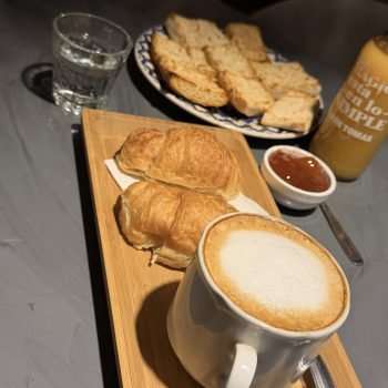 Combo medialunas y tostadas