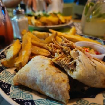 burrito de pollo en bodegon don tomas